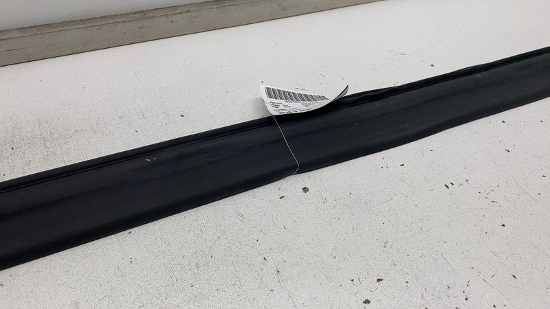 PT00002356 ⭕ 22-24 Rivian R1T Left Driver Side Skirt Rocker Panel Molding Seal PT00002356