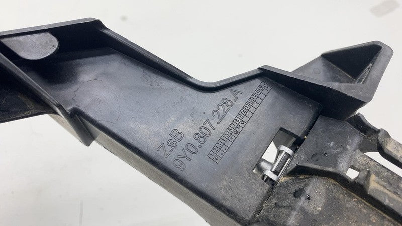 9Y0 807 572 E ⭕ 19-24 Porsche Cayenne Front Right Headlight Outer Head Lamp Bracket 9Y0807572E