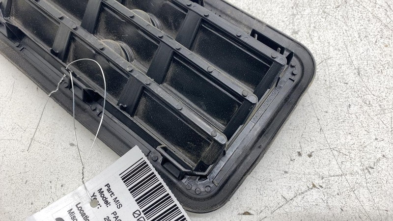 68170766AB ⭕ 2017-2024 Chrysler Pacifica Rear Side Quarter Air Vent Grille Right 68170766AB