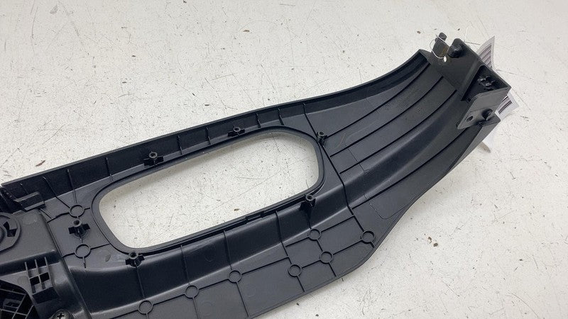 88172-SRT100 ⭕2025 Rivian R1S Front Driver Side Seat Outer Trim Cover Panel Left 88172-SRT100