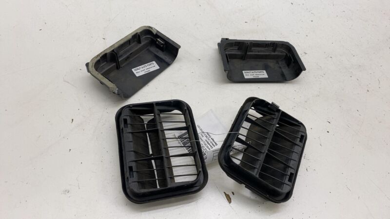 106938300B 16-20 Model X Quarter Panel Rubber Flap & Air Shroud Vent Extractor 1069383-00-B