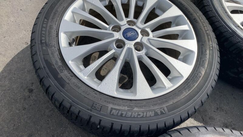 2017 2018 Ford C-Max SET of 4 Wheel Rim 17x7.0 w/ Tire 225/50 R17 OEM