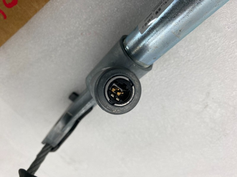 1084025 ⭕ 2012-2015 Tesla Model S Front Passenger Side Seat Belt Lap Pre-Tensioner Right