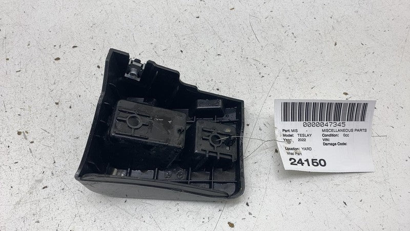 ⭕ 2020-2024 Tesla Model Y MY Rear Left Tail Lamp Taillight Bracket 150