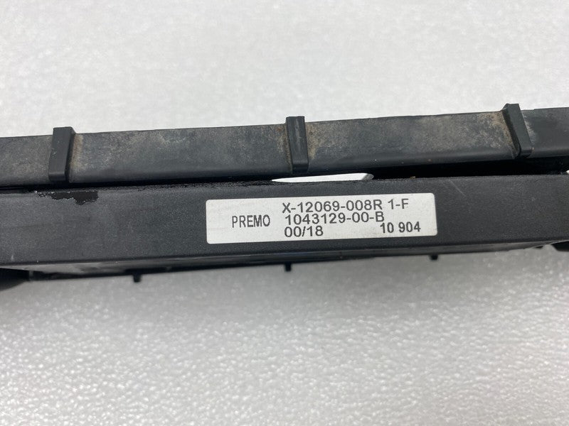 104669100B ⭕ 2016-2023 Tesla Model X Rocker Carrier Panel Trim Bracket Right 1046691-00-B