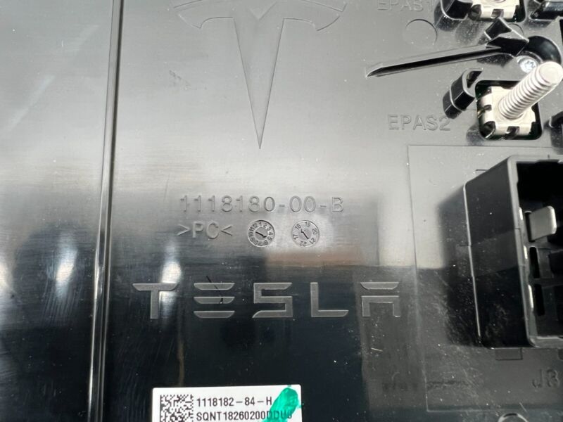 1118182 84 H 2017-2020 Tesla Model 3 Front Suspension Electrical Control Module 1118182-84-H