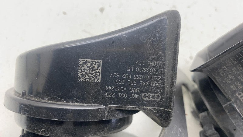 4KE951223 ⭕ 19-23 e-Tron PAIR Low & High Pitch Note Tone Horn Signal w/ Bracket 4KE951223