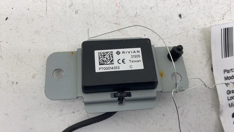 ⭕ 2022 Rivian EDV-700 Front Right Roof Antenna AMP Amplifier Module PT