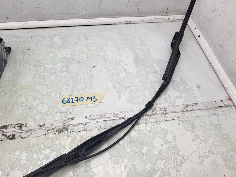 107672900C ⭕ 2017-2022 Tesla Model 3 Front Right Windshield Wiper Arm & Blade 1076729-00-C