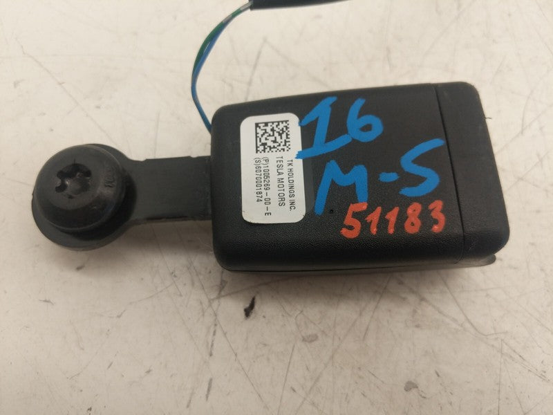 1005269 00 E ⭕ 16-20 Tesla Model S Rear 2nd Row Left or Right Seat Belt Buckle 1005269-00-E