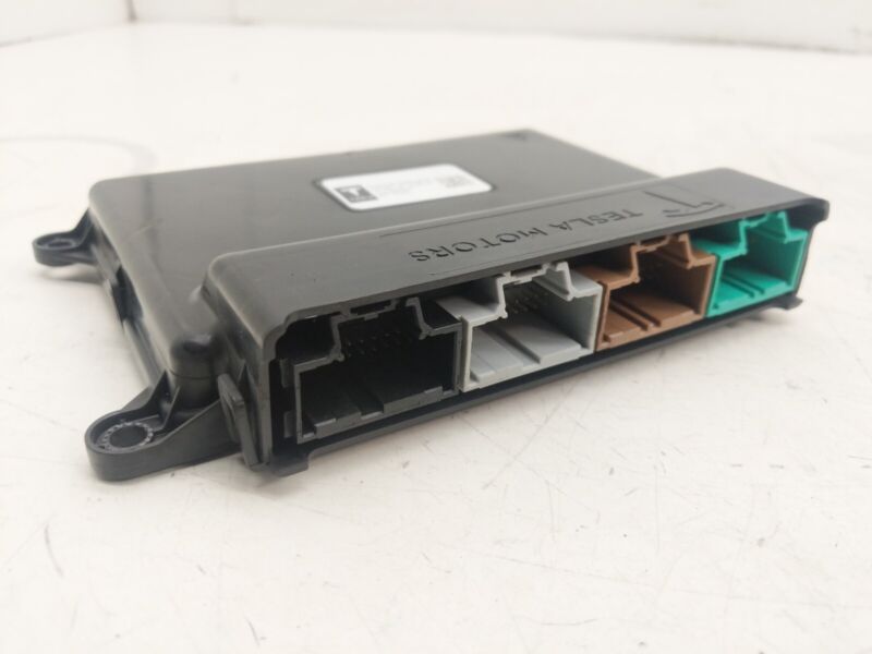 2012-2015 Tesla Model S HVAC Thermal Controller Control Module 1011400-00-B OEM