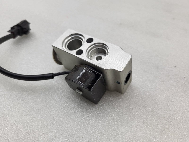 600848100A ⭕ 2012-2020 Tesla Model S A/C Line TXV Evaporator Valve w/ Solenoid 6008481-00-A