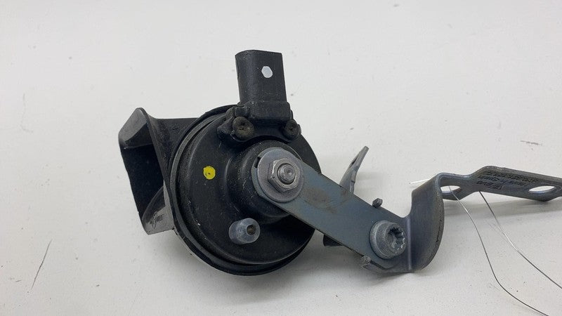 9Y0.951.186.C ⭕ 2019-2024 Porsche Cayenne Front Right Low Note Tone Signal Horn OEM 9Y0951221B