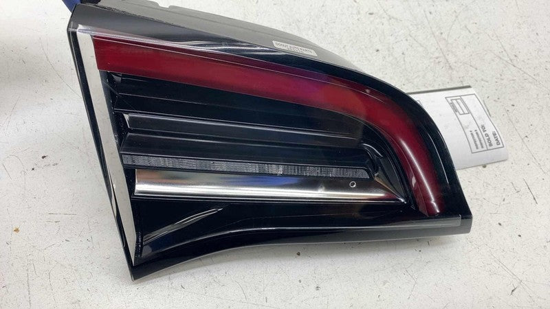 1077401-00-E ⭕ 2017-2023 Model 3 Rear Left Inner Taillight LED Tail Lamp 3-Pin 1077401-00-E