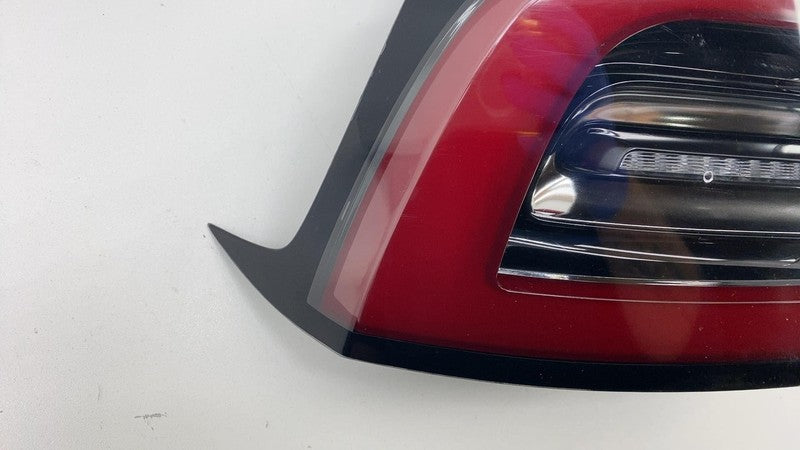 ⭕17-22 Tesla Model 3 Rear Driver Side Exterior Taillight Outer Tail La