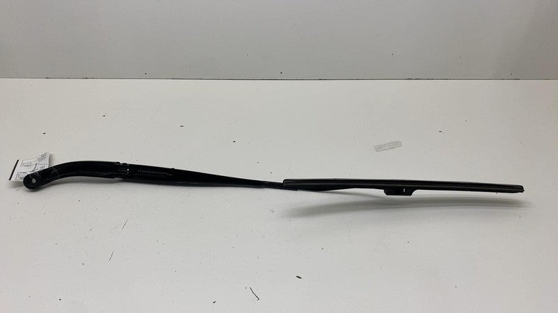 ⭕ 2022 2023 2024 Rivian R1T Front Passenger Right Windshield Wiper Arm