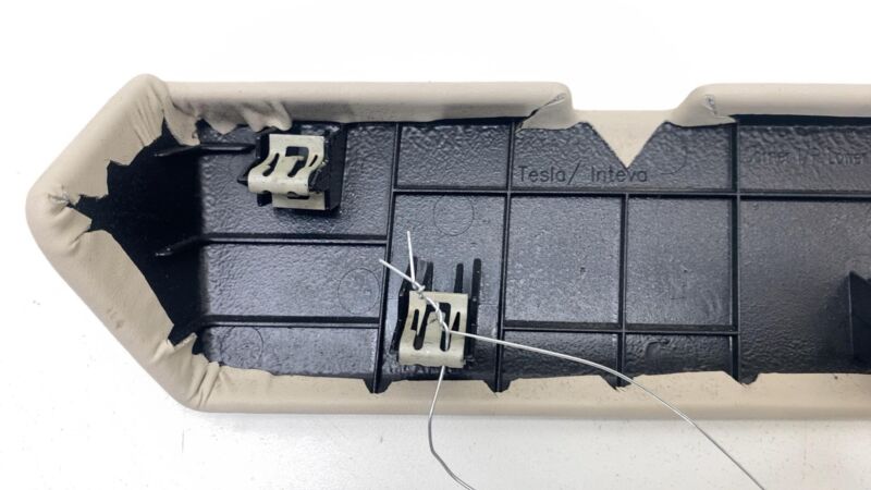 1002301 82 B 2012-2020 Tesla Model S MS Instrument Panel IP Lower Glove Box Compartment Cover