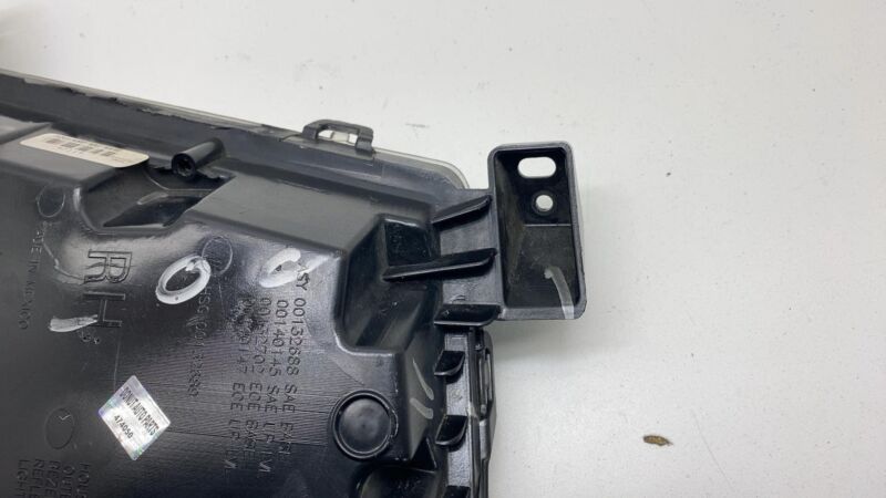 100599600E 12-20 Tesla Model S Front Passenger Fog Light Cornering Lamp Right 1005996-00-E
