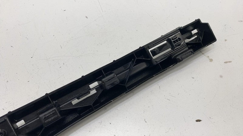 32216386 ⭕ 2021-2023 Polestar 2 Front Left Skirt Rocker Molding Panel Bracket LH 32216386