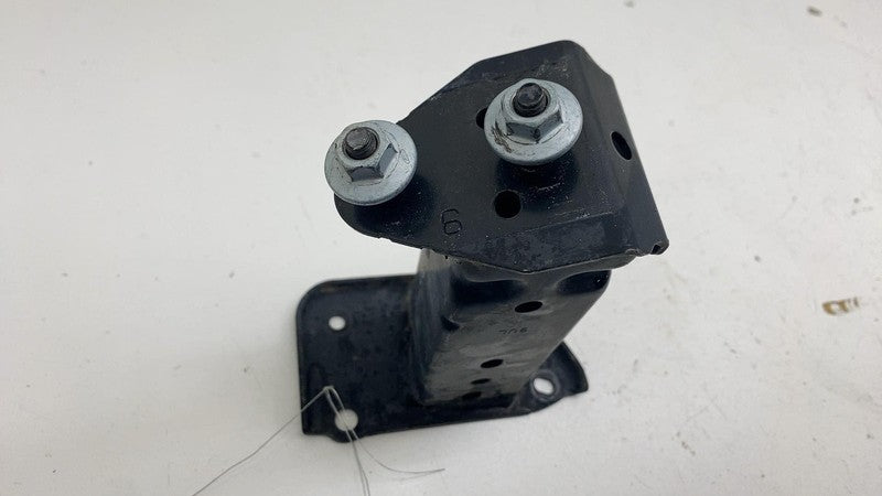 ⭕ 23-24 Toyota Prius Front Driver Side Reinforcement Bumper Bracket Support Left