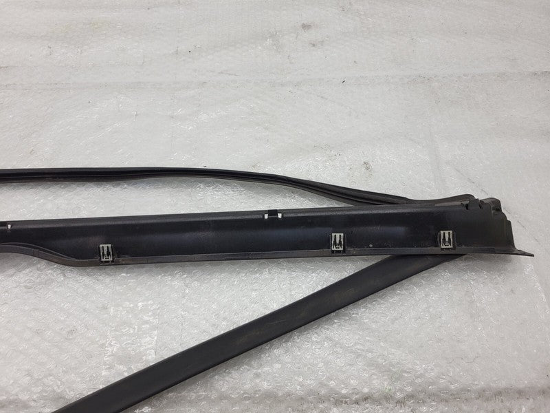 101221700F 12-23 Model S Right Rocker Panel Scuff Plate Molding w/ Rubber Seal 1012217-00-F