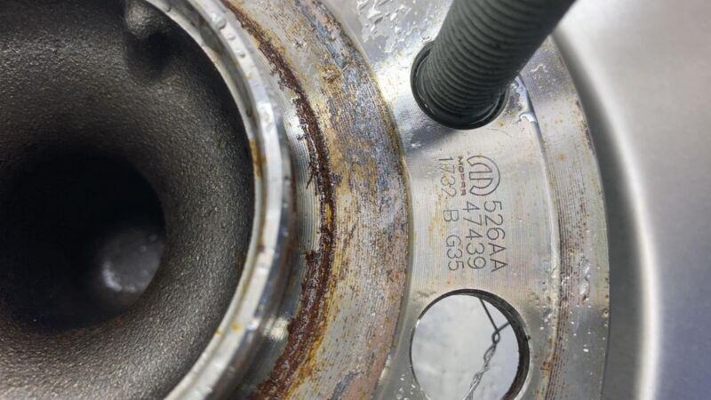 2017-2024 Chrysler Pacifica Rear Right Spindle Knuckle Hub w/ Dust Shield RH FWD