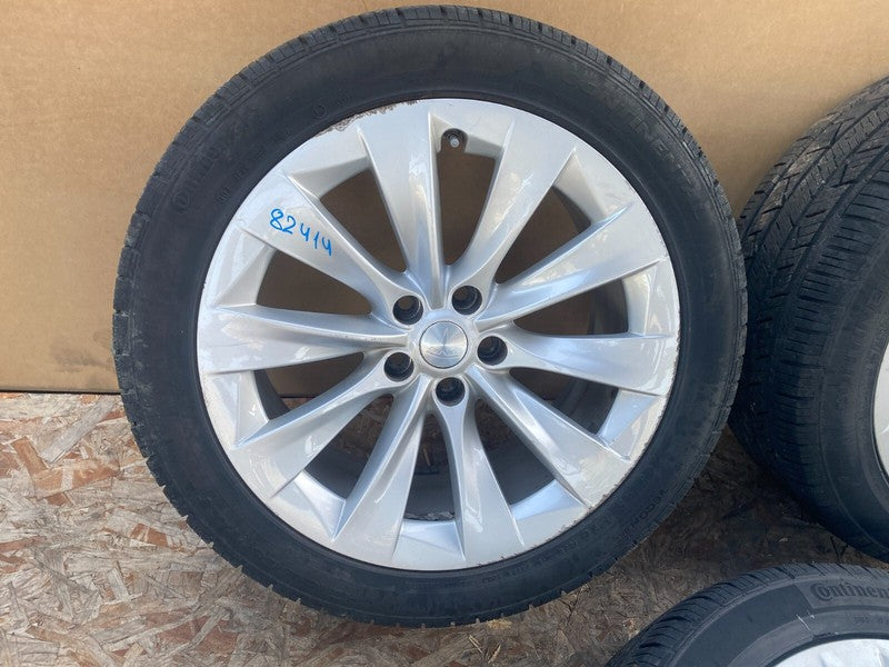 1027245 00 C 2016-2020 Tesla Model X 20" Wheel Rim 20x9.5 +40MM Continental Tire 275/45R20 x3