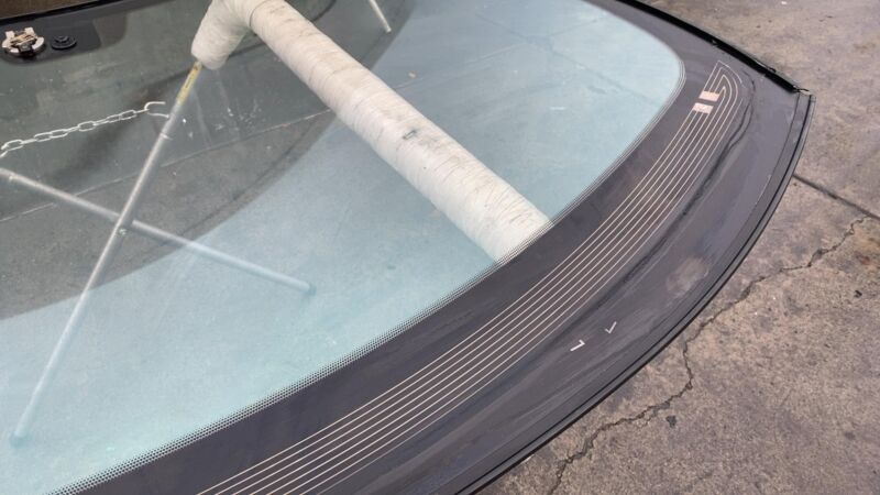 102163401D 2012-2015 Tesla Model S MS Front Windshield Heated Wiper Area (No Auto Pilot)