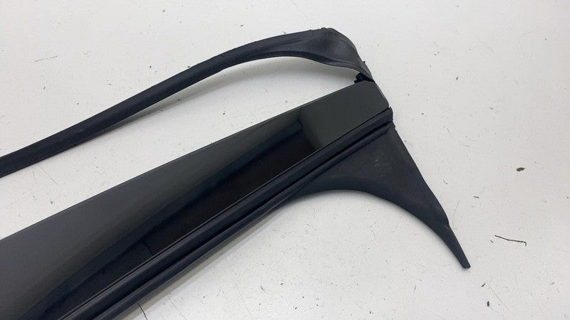 103236400C ⭕ 2016-2020 Tesla Model X Right B-Pillar Applique Glass w/ Seal RH 1032364-00-C