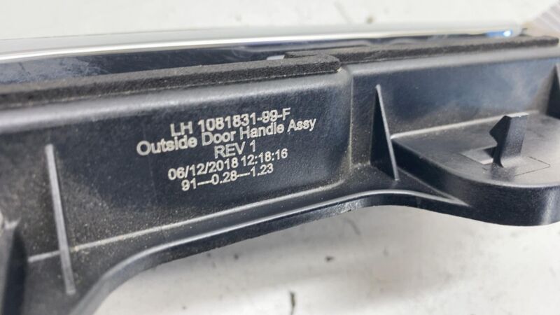 108183199F ⭕ 17-20 Tesla Model 3 Front = Rear Left Exterior Door Handle Outer 1081831-99-F