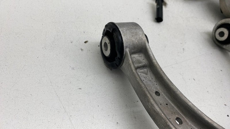 2018-2020 BMW 530e Front Left Spindle Knuckle w/ Upper & Lower Control