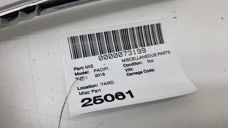 ⭕ 2018 Chrysler Pacifica Left or Right Seat Headrest Head Rest - Interior Cream