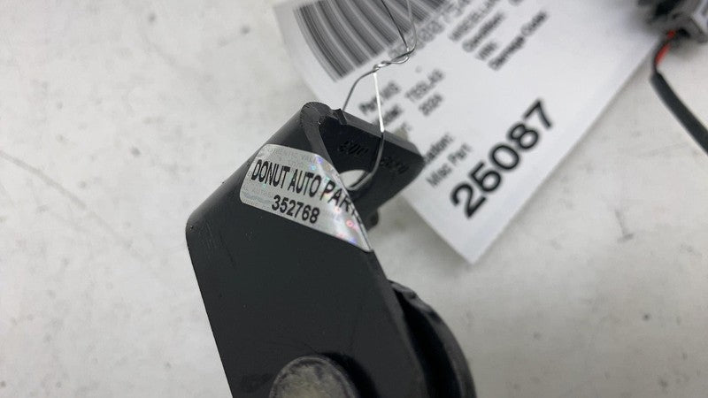 1857740N1C ⭕24-25 Tesla Model 3 Rear Driver Side 2nd Row Seat Belt Buckle Left 1857740-N1-C