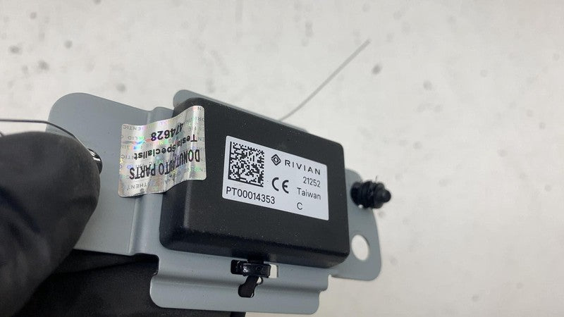 PT00014353C ⭕ 22-24 Rivian R1T R1S Front Right Roof Antenna AMP Amplifier Module PT00014353C