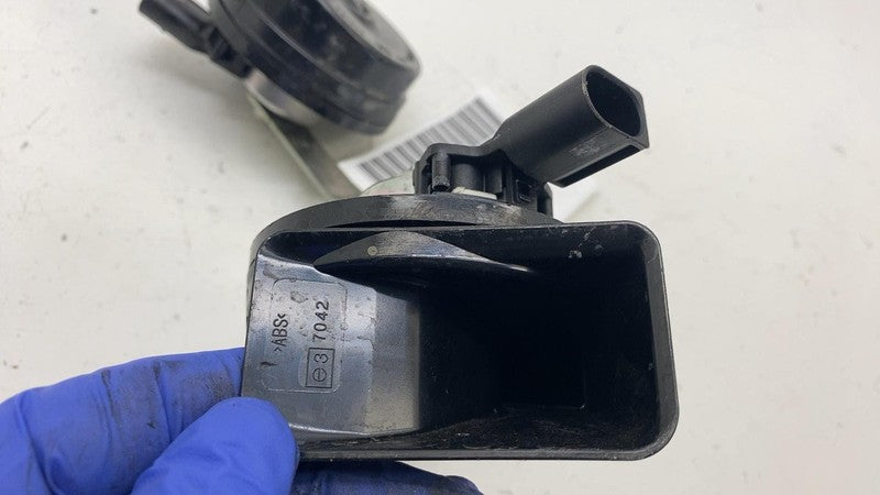 E3 007042 ⭕ 2022-2024 Mercedes-Benz EQS 450+ V297 FIAMM High & Low Pitch Tone Horn Signal