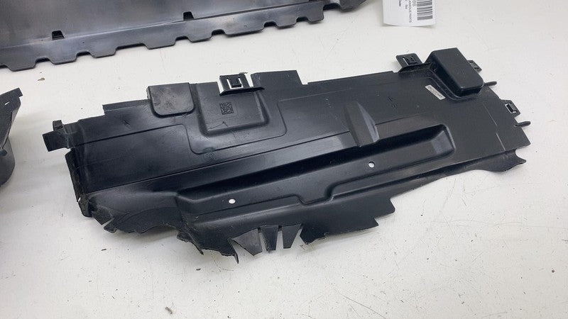 9Y0121707J ⭕ 2024 Porsche Cayenne Upper Radiator Support Air Deflector Guide OEM 9Y0121673D