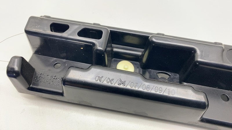 ⭕ 18-22 BMW 530e Front Right Skirt Rocker Molding Panel Support Mount