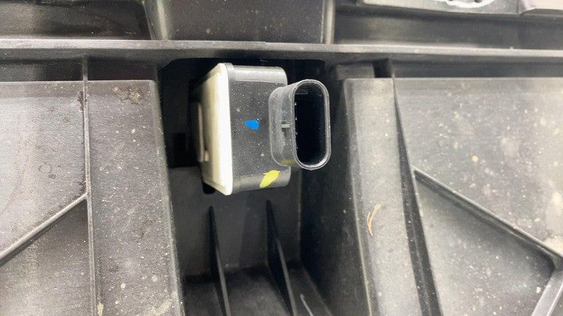 158820900B 2021-2024 Tesla Model S Cooling Radiator & Air Duct Intake Grille Deflector Assy