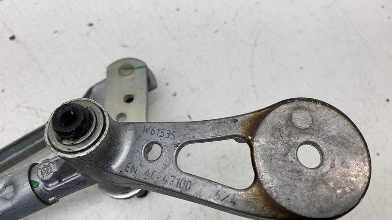 W000061428 2018 2019 BMW 530e G30 Front Windshield Wiper Transmission Linkage w/ Motor Assy