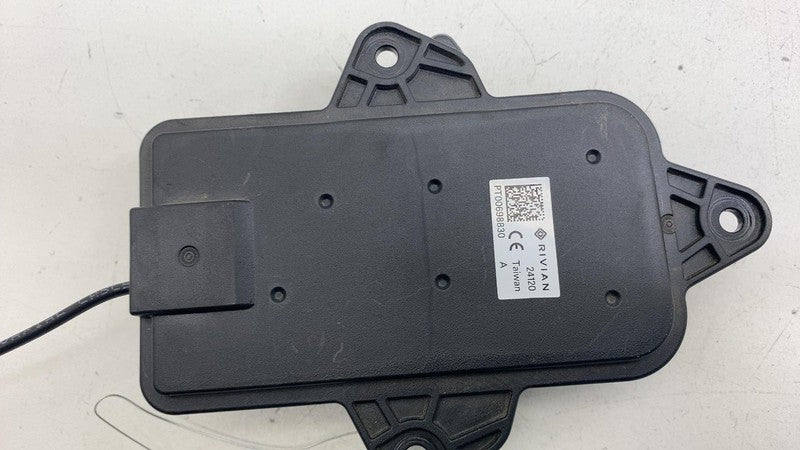 ⭕ 2025 Rivian R1S Roof Antenna AMP Amplifier Unit Module PT00698830-A