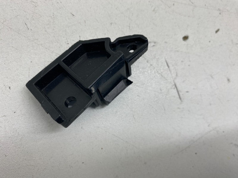 1734300 00 H ⭕ 24-26 Tesla Model 3 Front Center Bumper to Fender Bracket Right 1734300-00-H