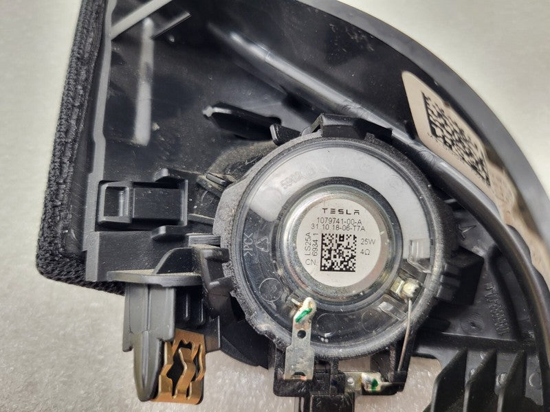 1095686 00 F ⭕ 17-23 Model 3 Front Passenger Audio Tweeter & Speaker Cover Right 1095686-00-F