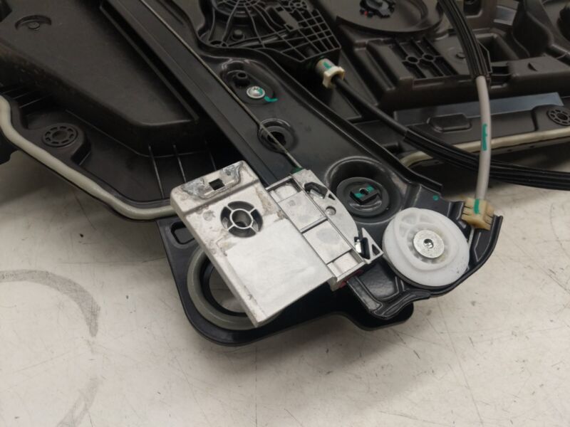 1495509 98 B 20-23 Model Y Front Right Door Carrier + Window Regulator & Speaker 1495509-98-B
