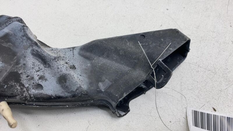 6166 7 388 733 2017-2022 BMW 530e G30 Front Passenger Windshield Cowl Water Drain Channel Right