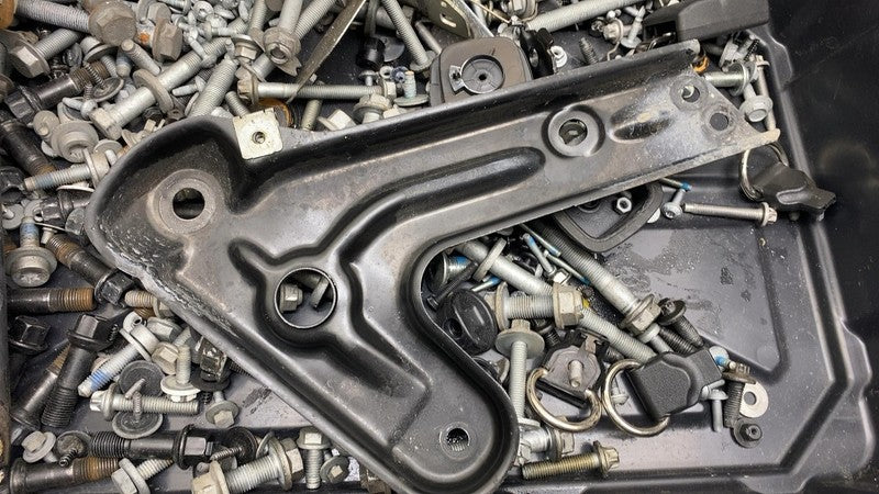 2016 Mercedes-Benz GLE350 Seatbelt Buckle Crossmember Brace w/ SET of