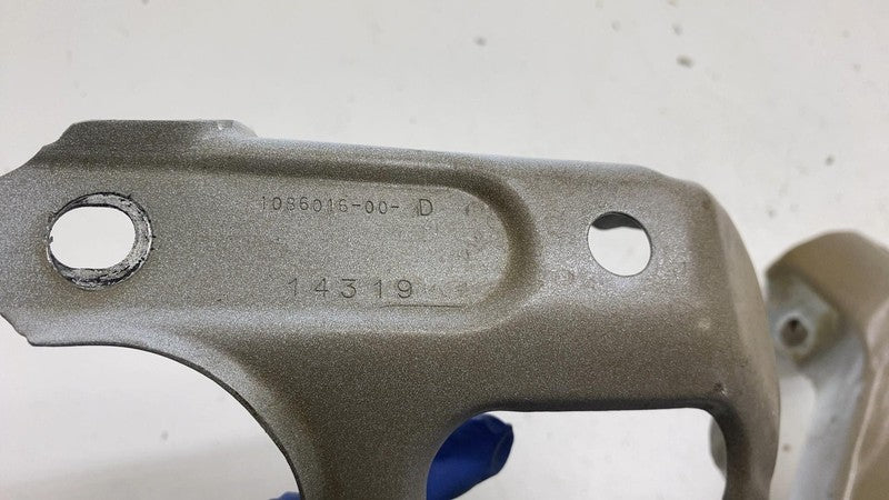 ⭕ 17-23 Model 3 PAIR Front Left & Right Fender Bracket 1086016-00-D/10