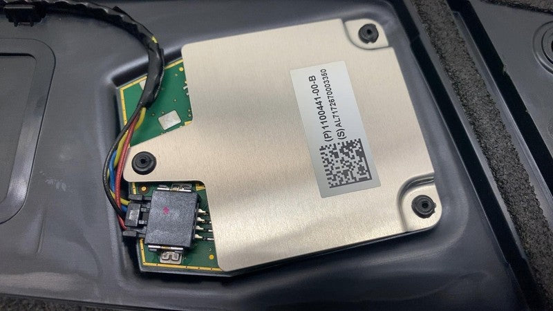 110044100B ⭕17-23 Model 3 Right B-Pillar Applique Glass Trim Molding w/ Camera 1100441-00-B