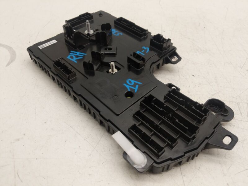1100340 90 H 2017-2020 Tesla Model 3 Right Low Voltage Controller Electronic Control Module