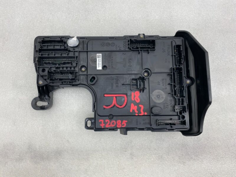 156745400B 2020-2023 Tesla Model 3 Right Low Voltage Controller Electronic Control Module