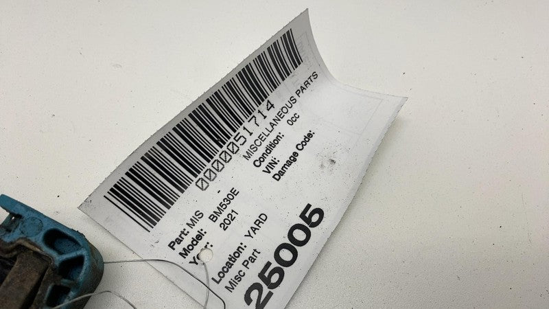 16477130 2017-2023 BMW 530e G30 PAIR Front Left & Right Radiator Mount Support Bracket